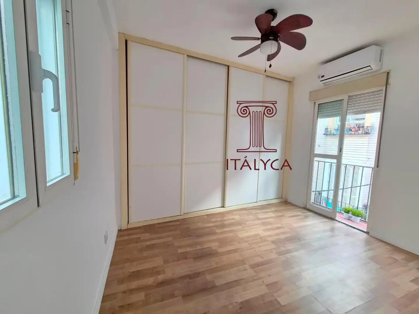 Terrassa de Apartament en venda en Sevilla amb Aire condicionat, Calefacció i Balcó