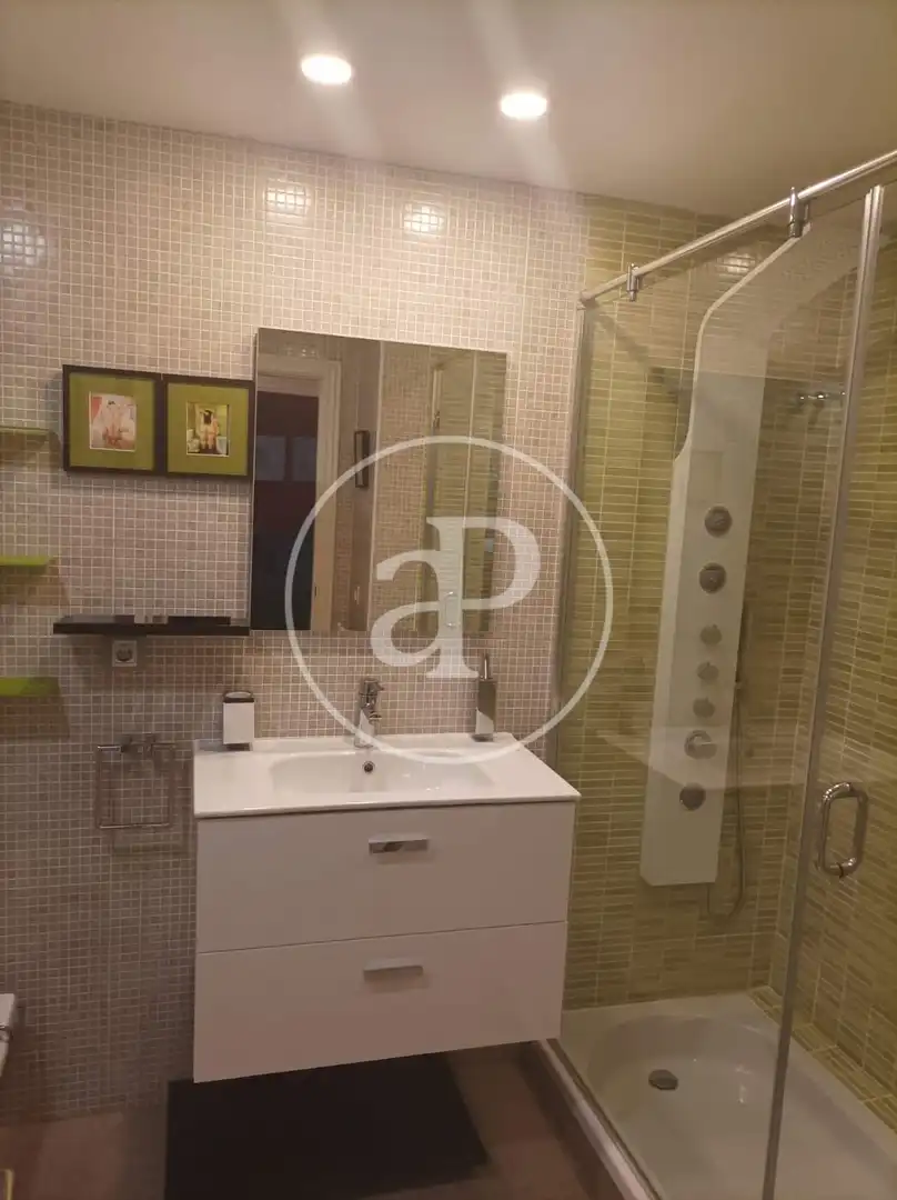 Badezimmer von Wohnung zur Miete in Valencia mit Klimaanlage, Möbliert und Balkon