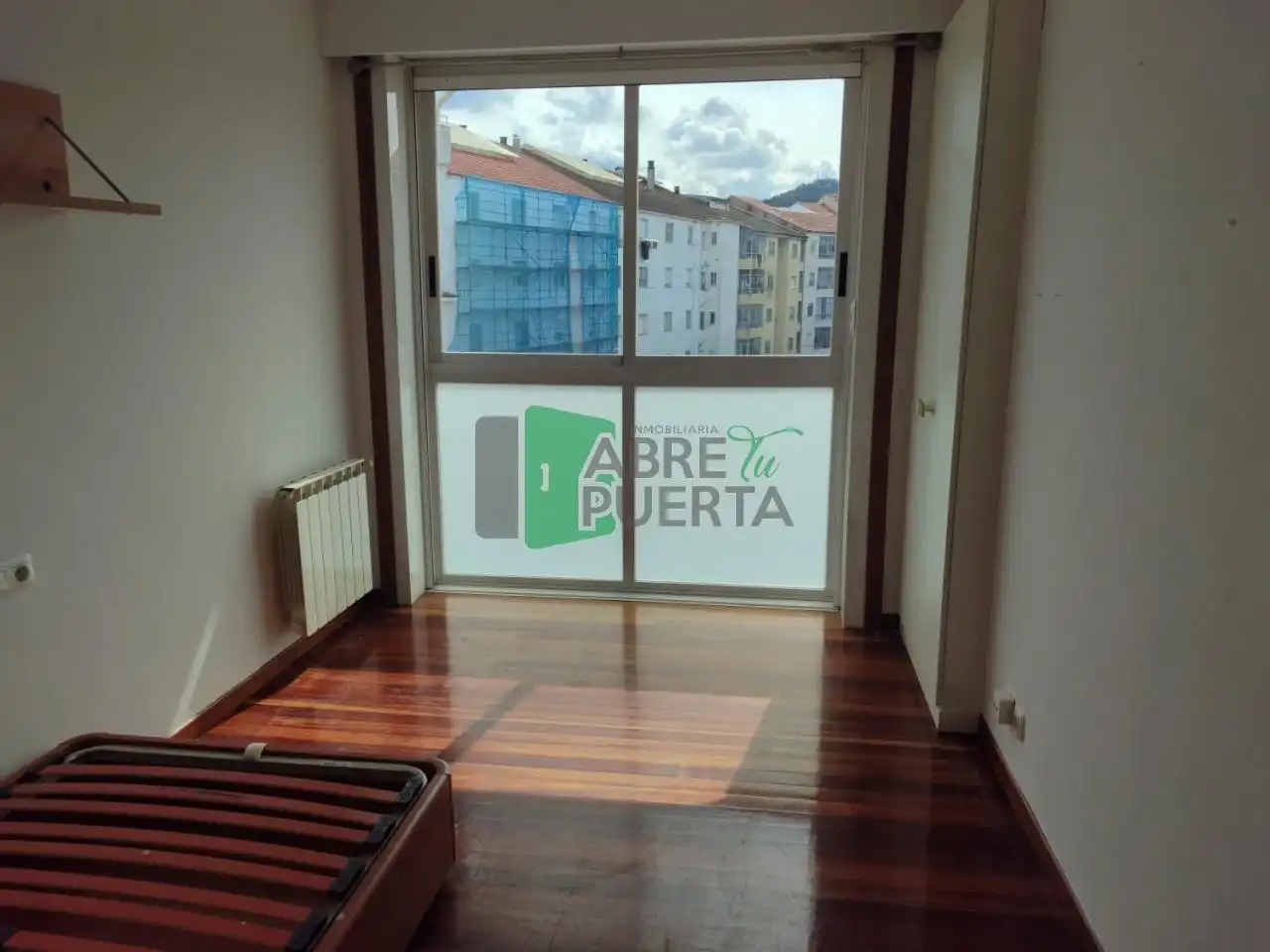Habitación de Piso de alquiler en Ourense Capital  con Calefacción, Parquet y Trastero