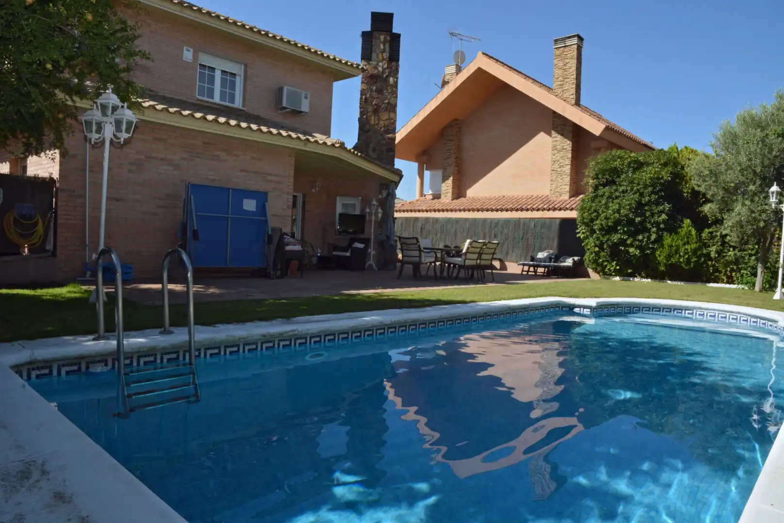 Piscina de Casa o xalet en venda en Mejorada del Campo amb Aire condicionat, Calefacció i Jardí privat