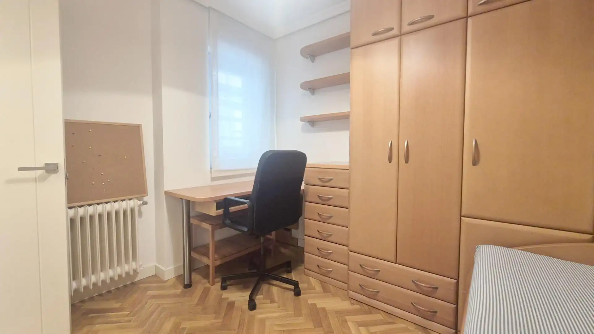 Habitación de Piso de alquiler en Salamanca con Calefacción, Parquet y Amueblado