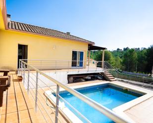 Swimming pool of House or chalet for sale in Calafell  with Air Conditioner, Terrace and Swimming Pool