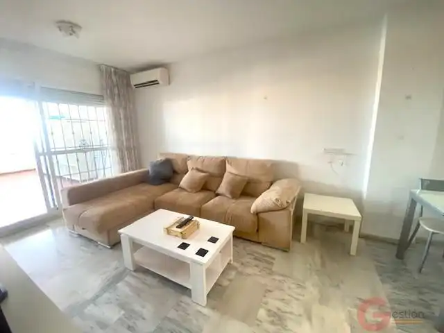 Sala de estar de Piso en venta en Rincón de la Victoria con Aire acondicionado, Terraza y Piscina comunitaria