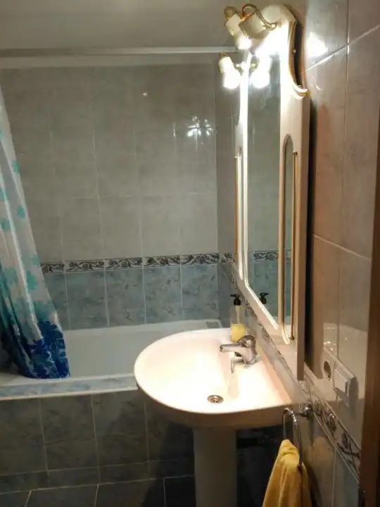 Bathroom of Flat for rent in Burjassot  with Air Conditioner, Furnished and Oven