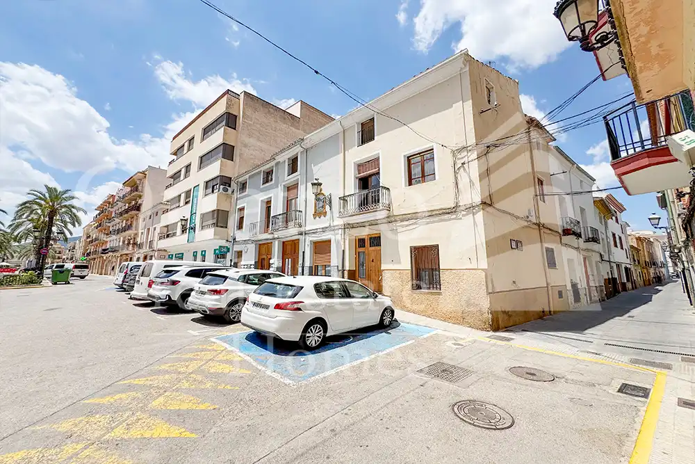 Vista exterior de Casa o xalet en venda en Ayora amb Calefacció, Terrassa i Traster