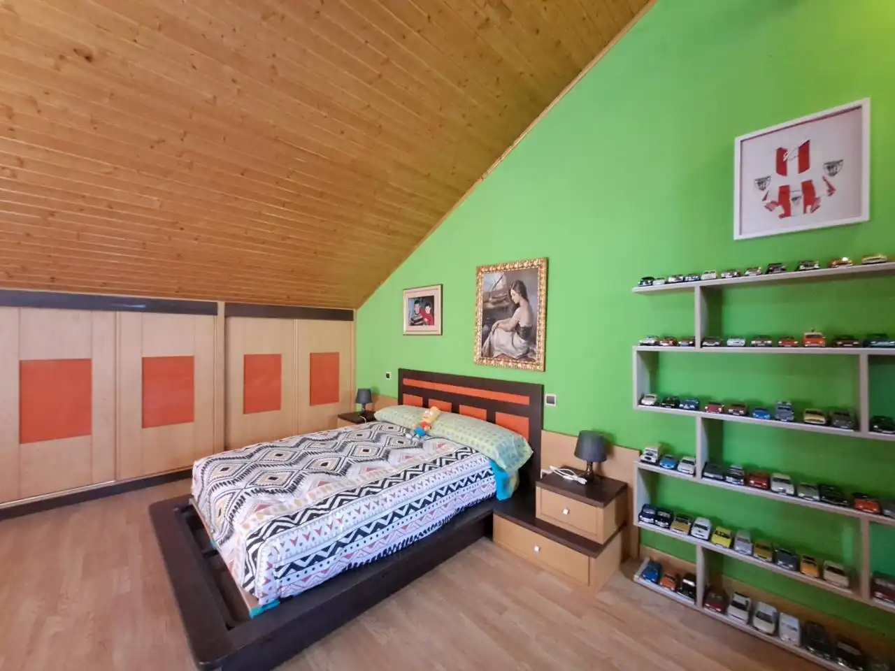 Dormitori de Casa o xalet en venda en Burgos amb Calefacció, Jardí privat i Parquet