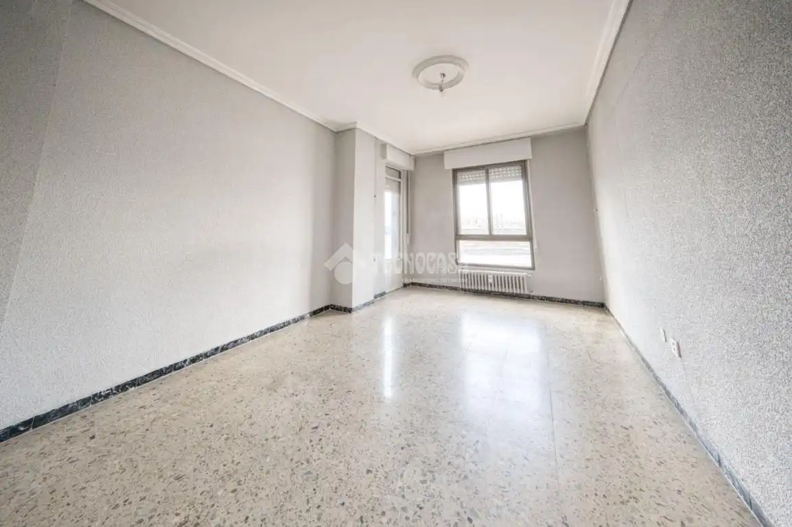Sala d'estar de Pis en venda en Valladolid amb Calefacció