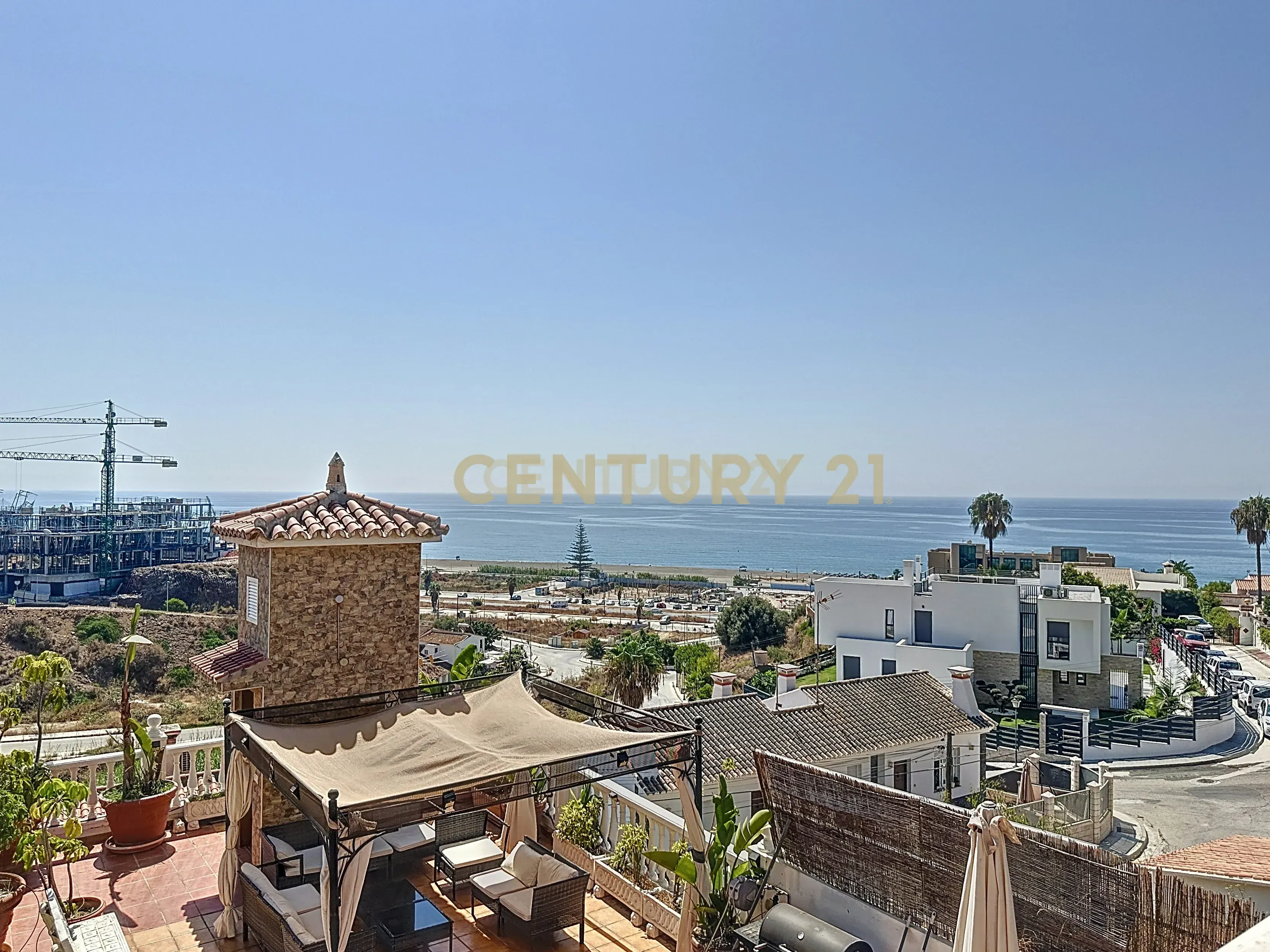 Vista exterior de Casa o xalet en venda en Vélez-Málaga amb Aire condicionat, Jardí privat i Traster