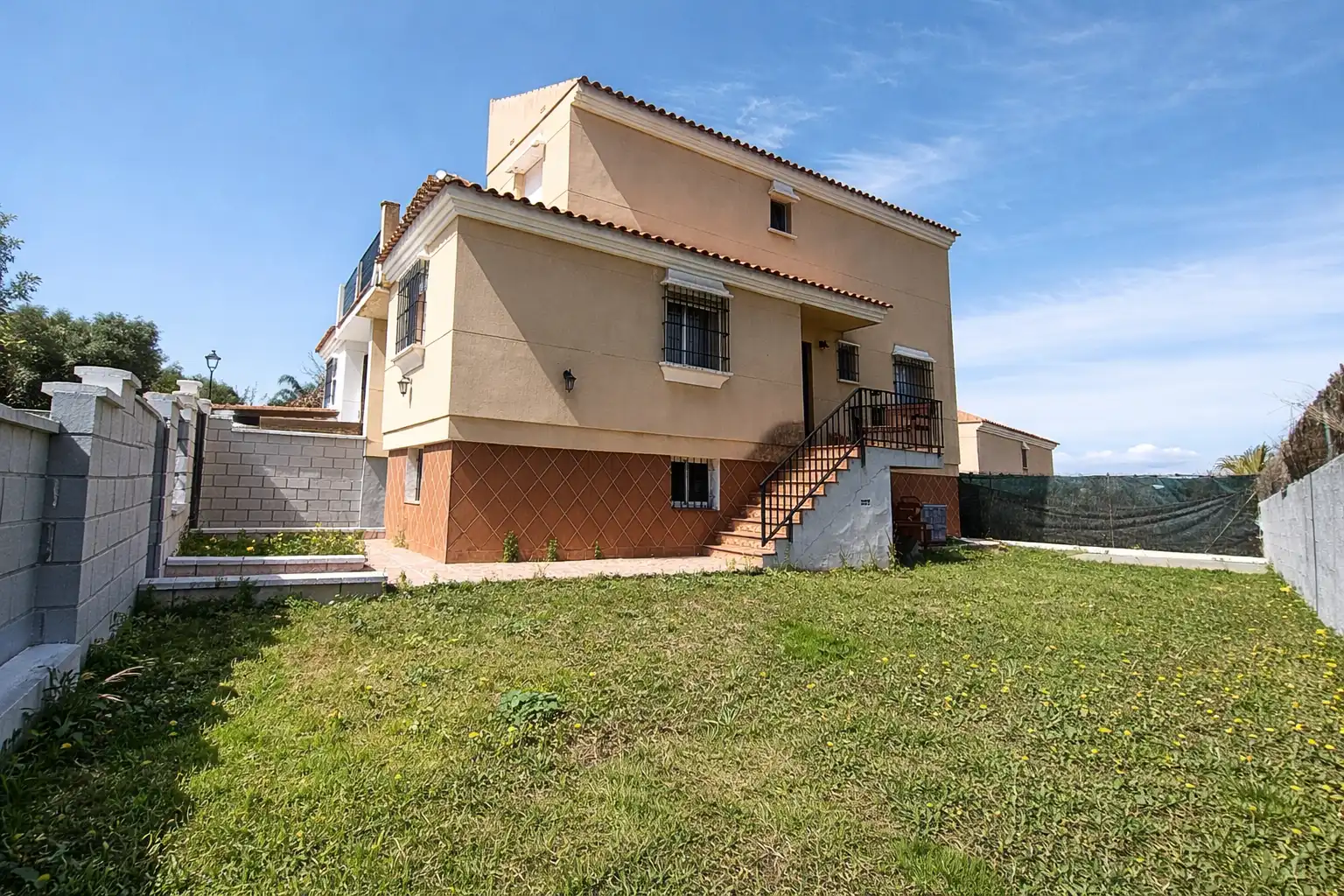 Casa aparellada amb terrassa en venda a Avenida Solidaridad, imagen 25