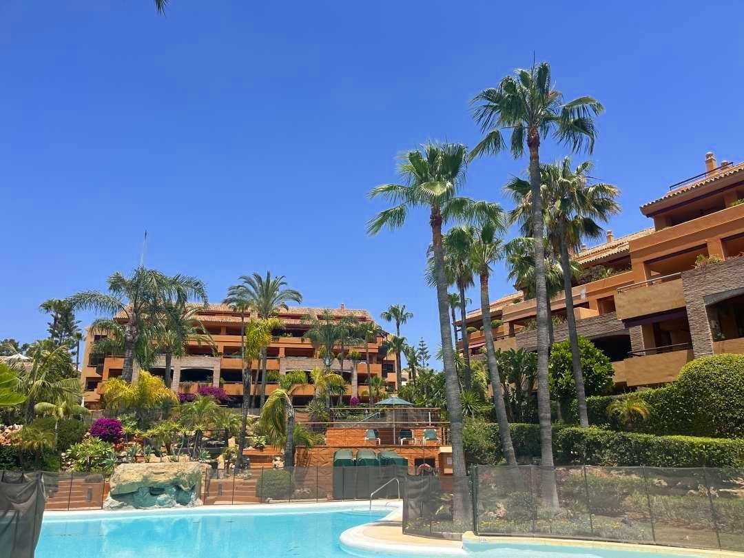Vista exterior de Ático en venta en Marbella con Aire acondicionado, Jardín privado y Terraza