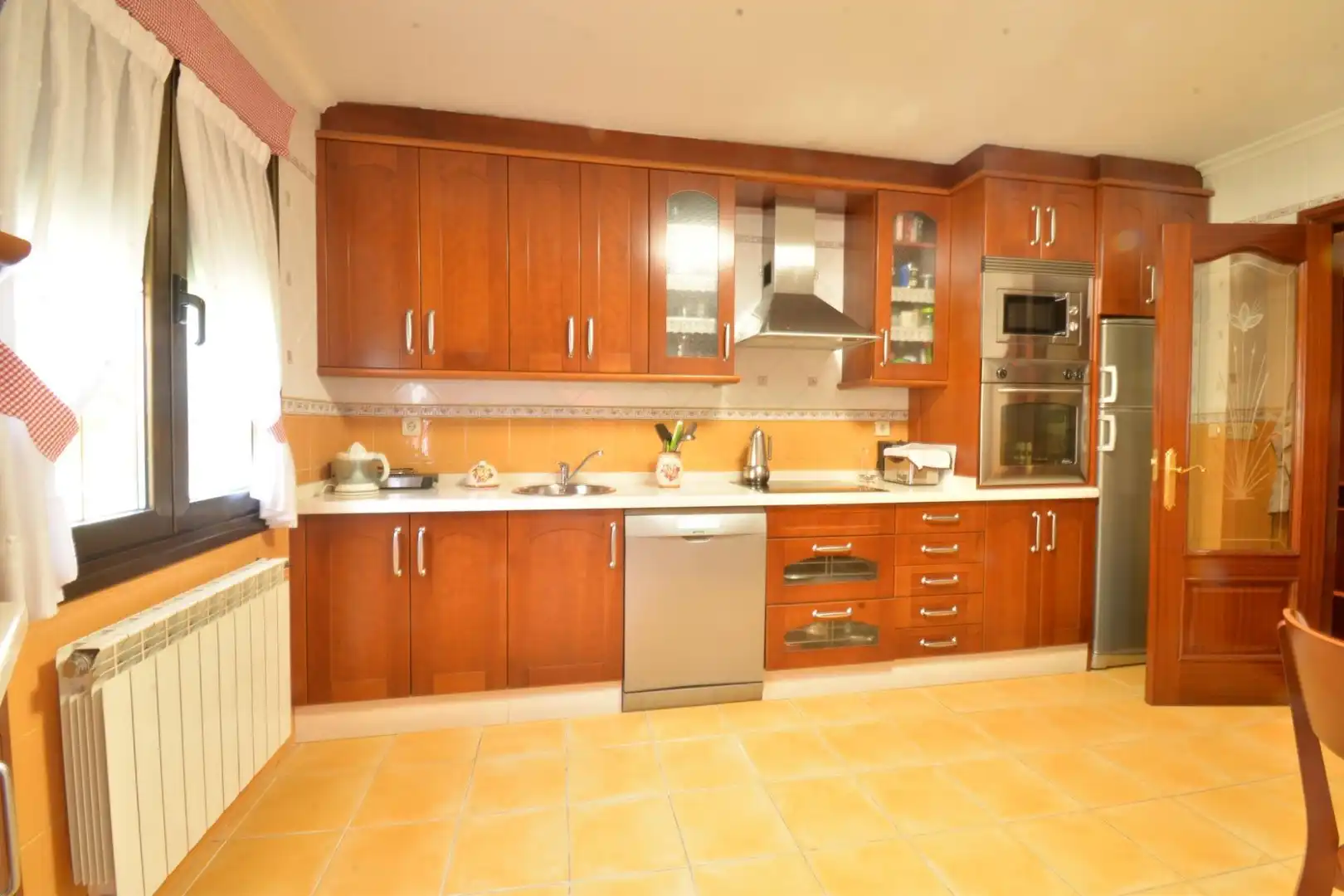 Cocina de Casa o chalet en venta en Oviedo  con Calefacción