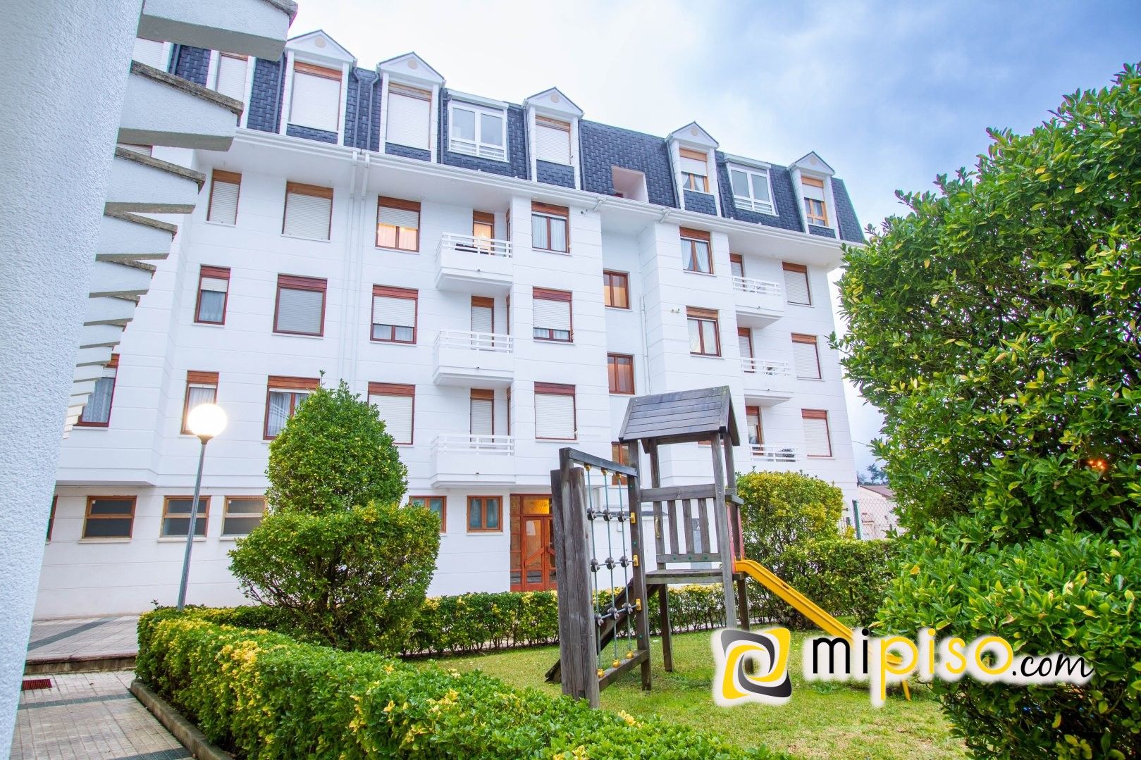 Vista exterior de Pis en venda en Colindres amb Calefacció i Terrassa