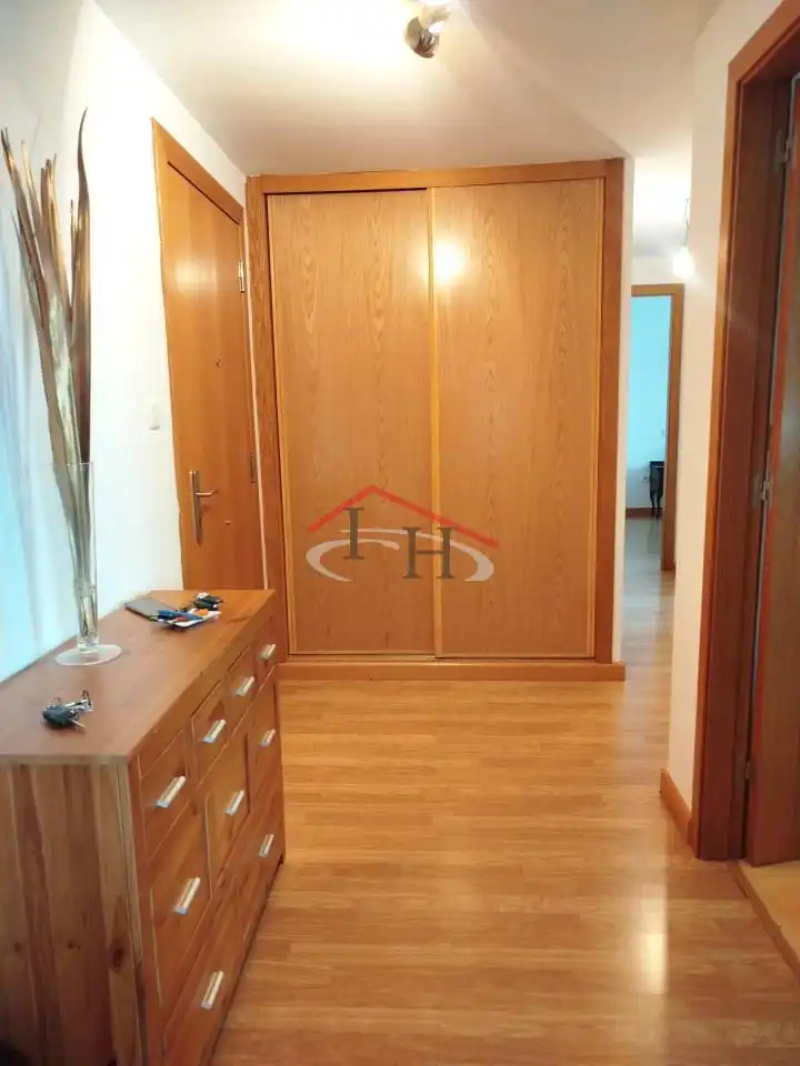Schlafzimmer von Wohnungen zur Miete in Villaquilambre mit Heizung, Parkett und Terrasse