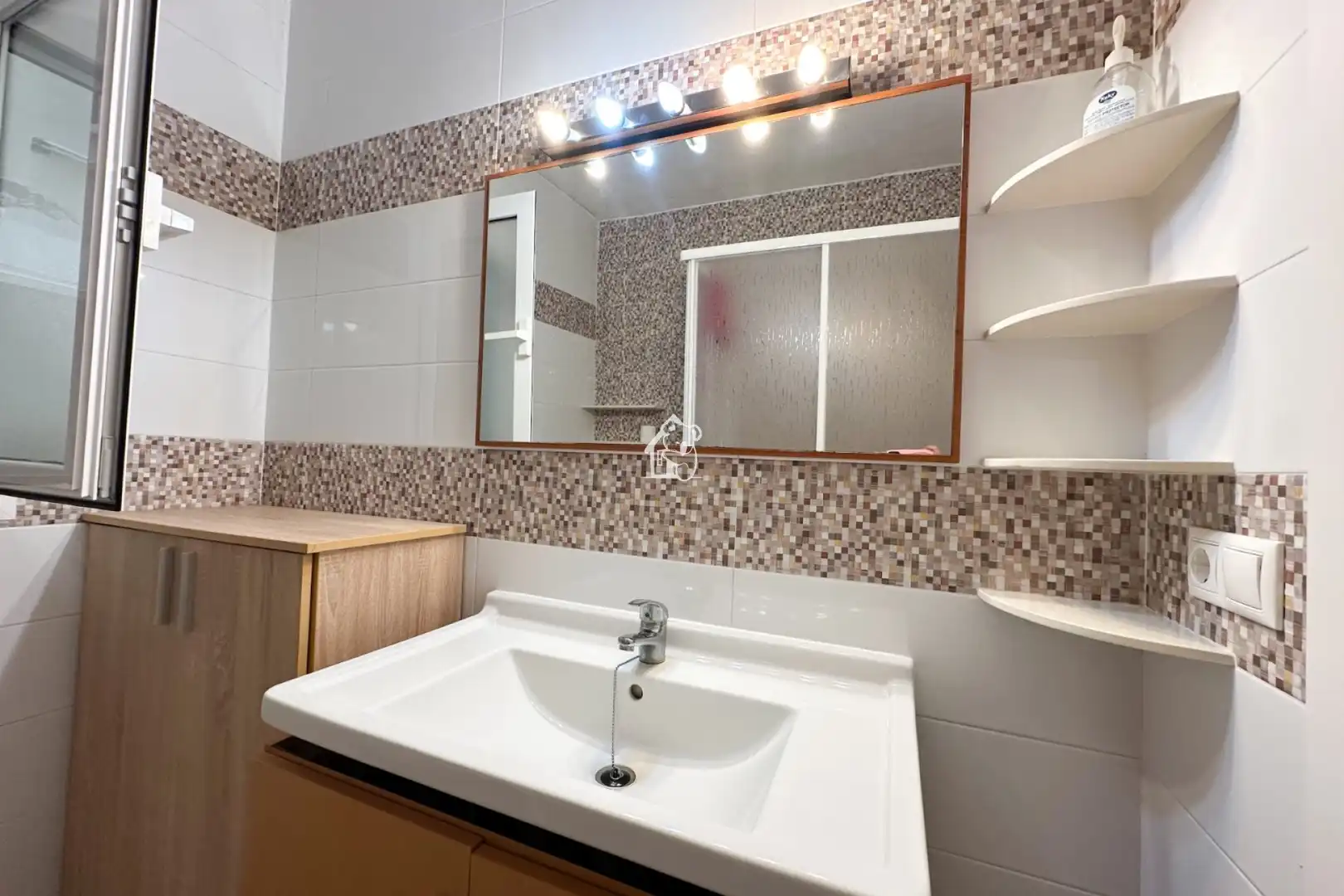 Bany de Apartament de lloguer en Torrevieja amb Terrassa, Moblat i Forn
