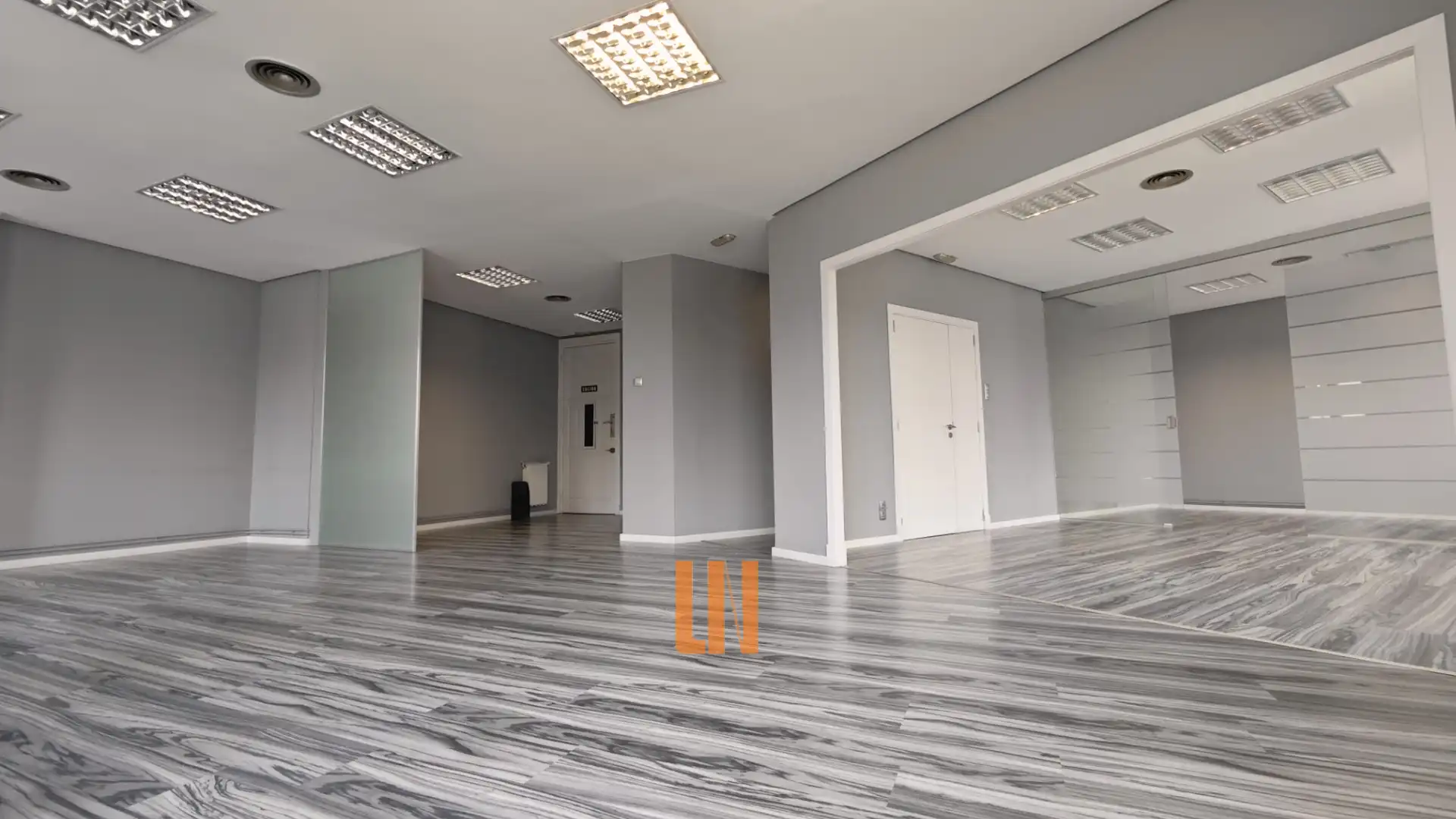 Oficina de alquiler en A Coruña Capital  con Calefacción y Internet