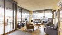 Sala d'estar de Apartament en venda en  Madrid Capital amb Aire condicionat, Calefacció i Terrassa