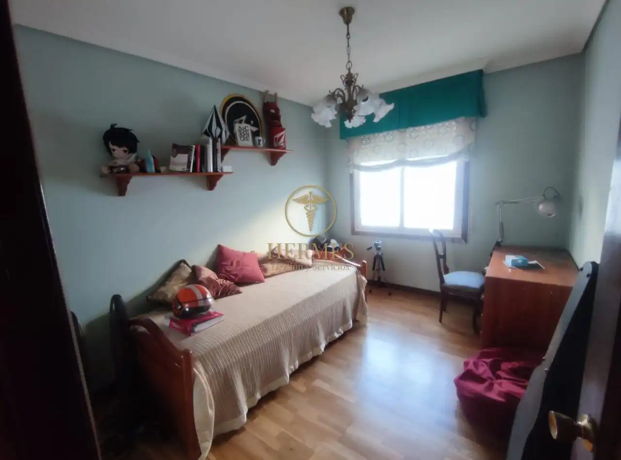 Habitación de Piso en venta en Vigo  con Calefacción, Parquet y Terraza