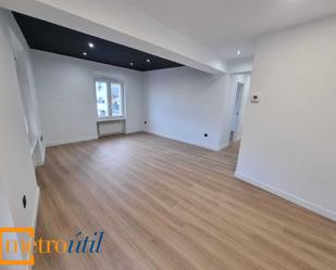 Living room of Flat for sale in Salamanca Capital  with Heating, Parquet flooring and Balcony