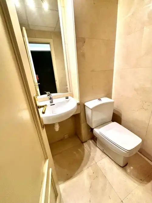 Bathroom of Flat for sale in Madrid  with Air Conditioner, Heating and Parquet flooring