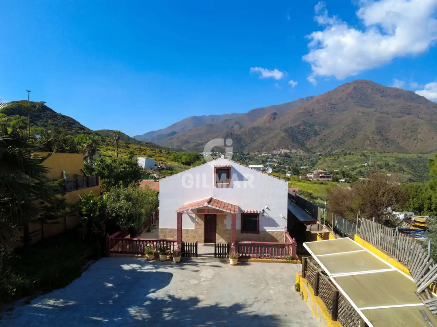 Vista exterior de Casa o chalet en venta en Estepona con Jardín privado y Piscina