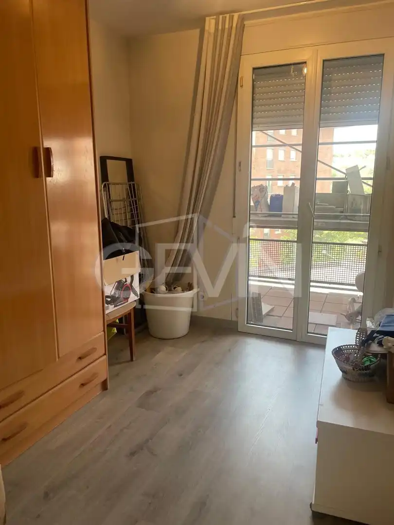 Dormitori de Pis en venda en Santa Perpètua de Mogoda amb Aire condicionat, Calefacció i Parquet