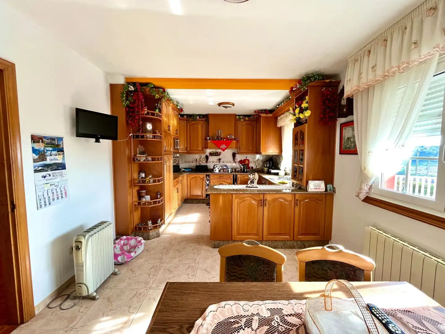 Cuina de Casa o xalet en venda en Culleredo amb Calefacció, Terrassa i Traster