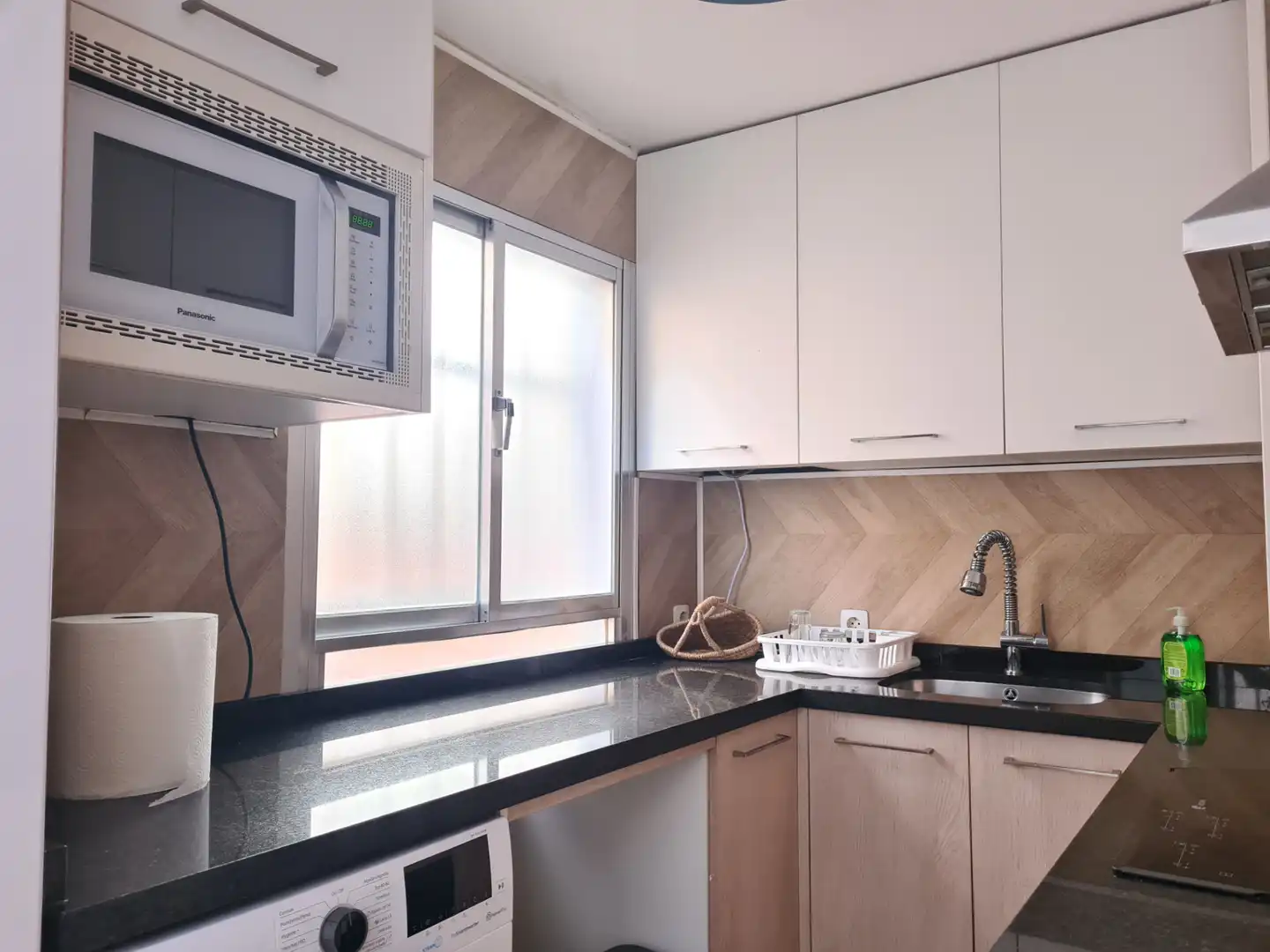Kitchen of Flat for sale in Sevilla  with Air Conditioner, Storage room and Balcony