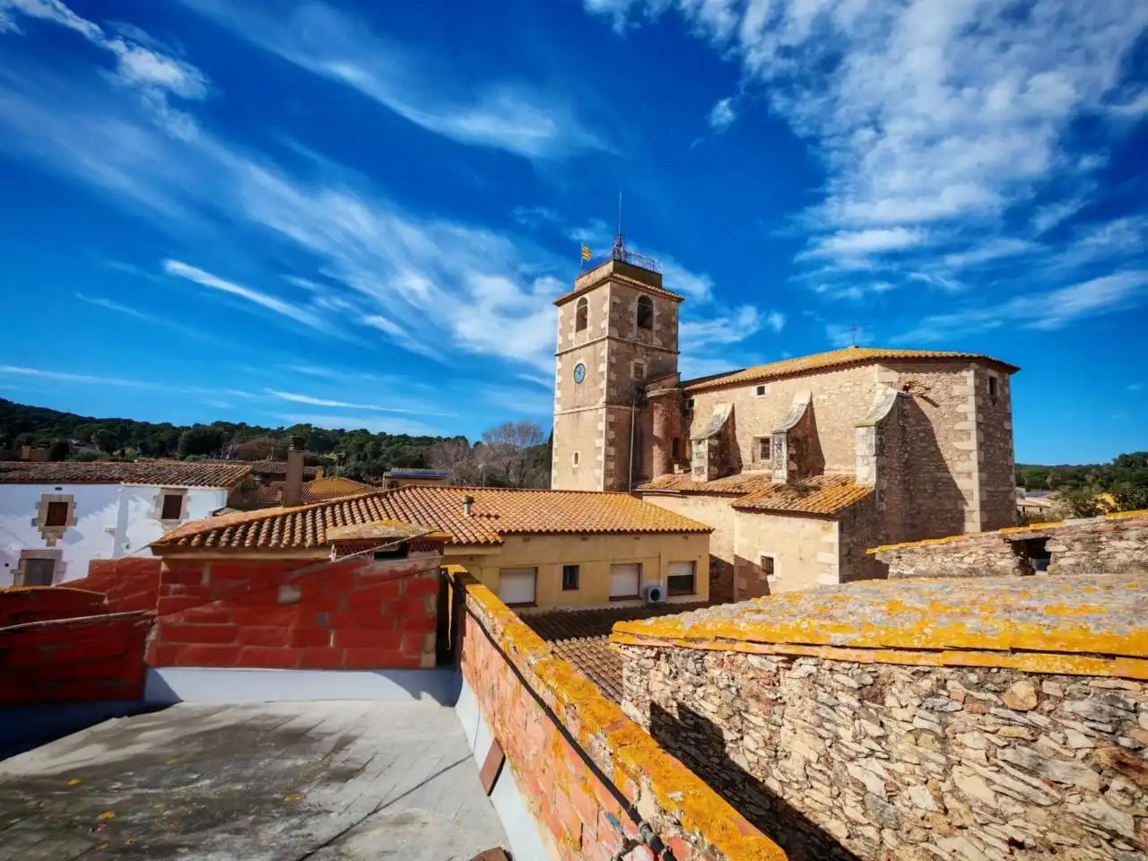 Vista exterior de Casa o xalet en venda en Torrent (Girona) amb Terrassa