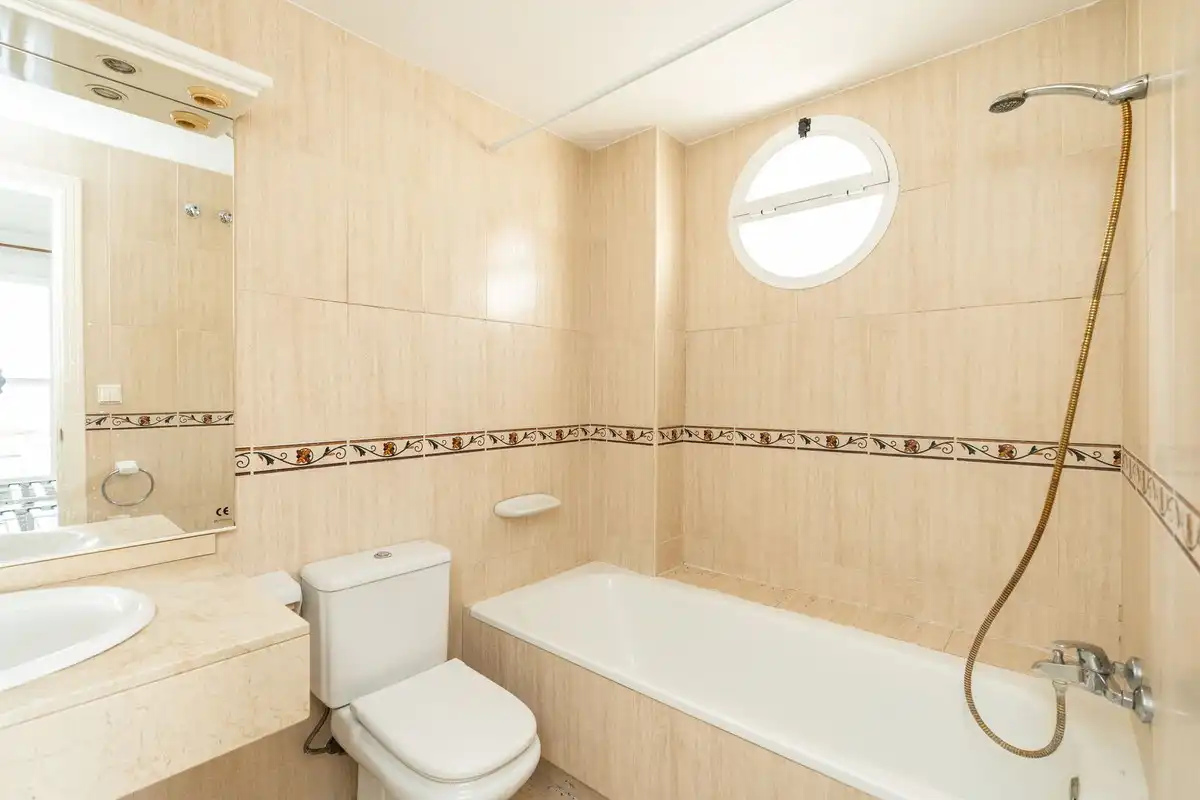 Baño de Local en venta en Marbella