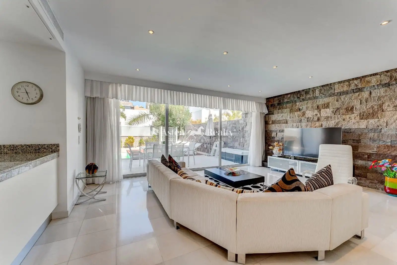 House with pool for sale in Londres, imagen 17