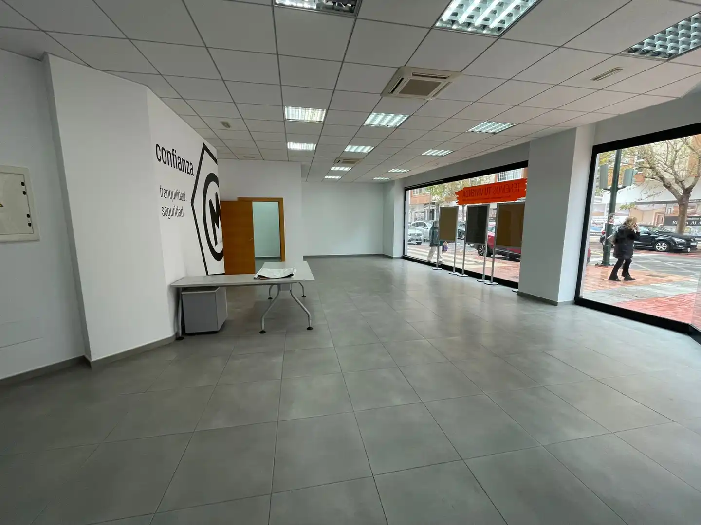 Office for rent in Cartagena  with Air Conditioner and Heating