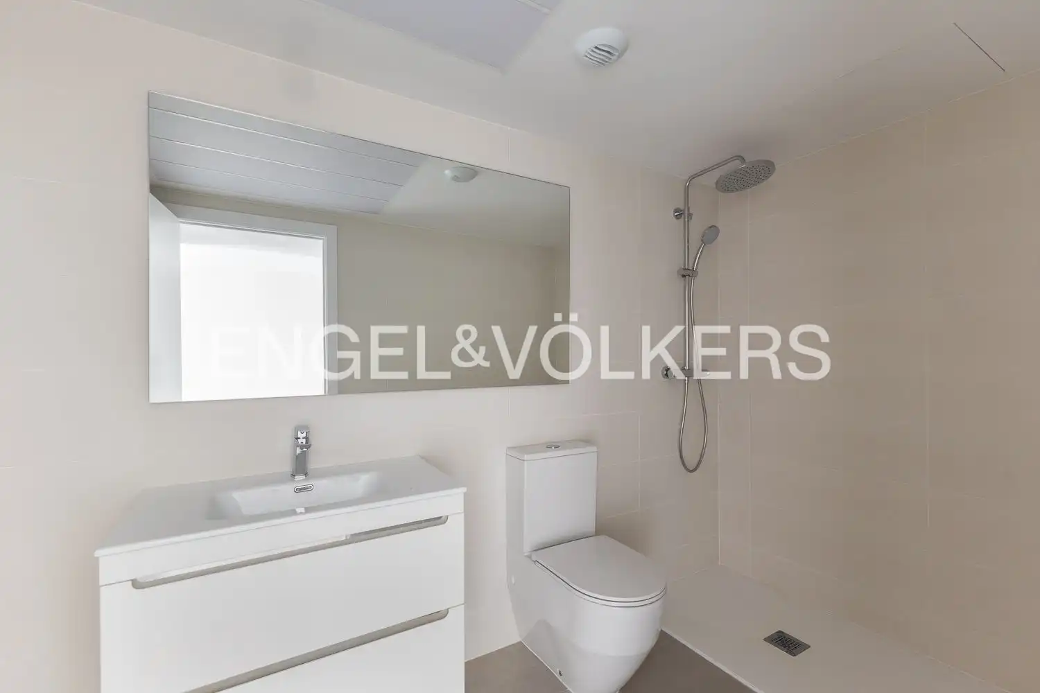 Baño de Piso en venta en Valencia con Aire acondicionado, Calefacción y Piscina