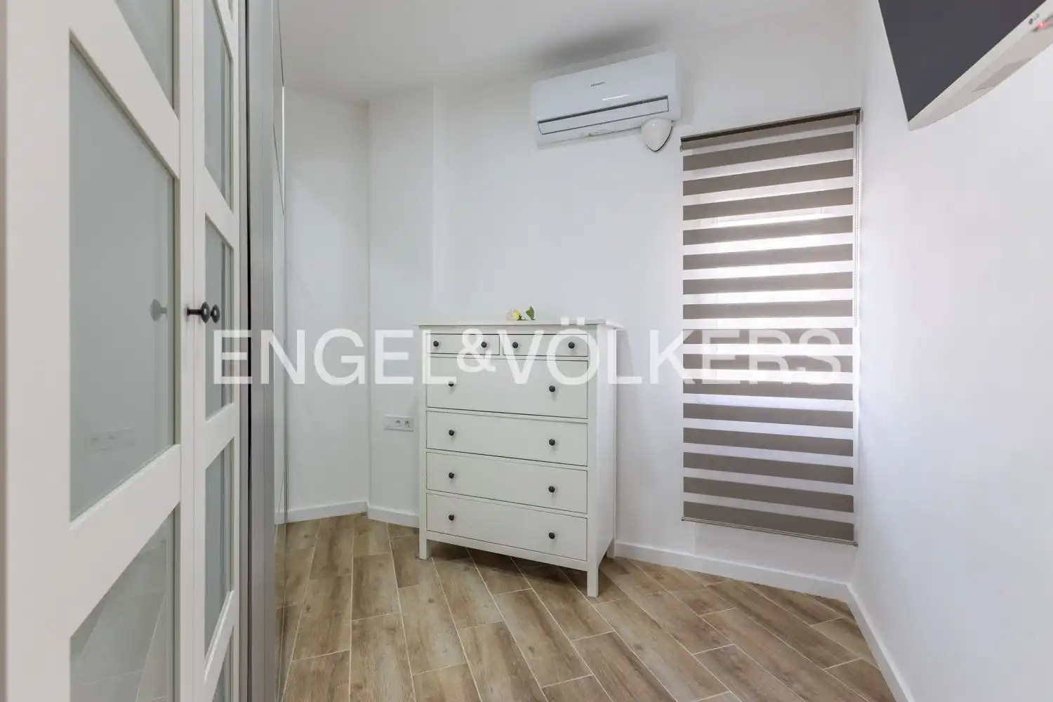Bedroom of Flat for rent in Valencia  with Air Conditioner, Heating and Furnished