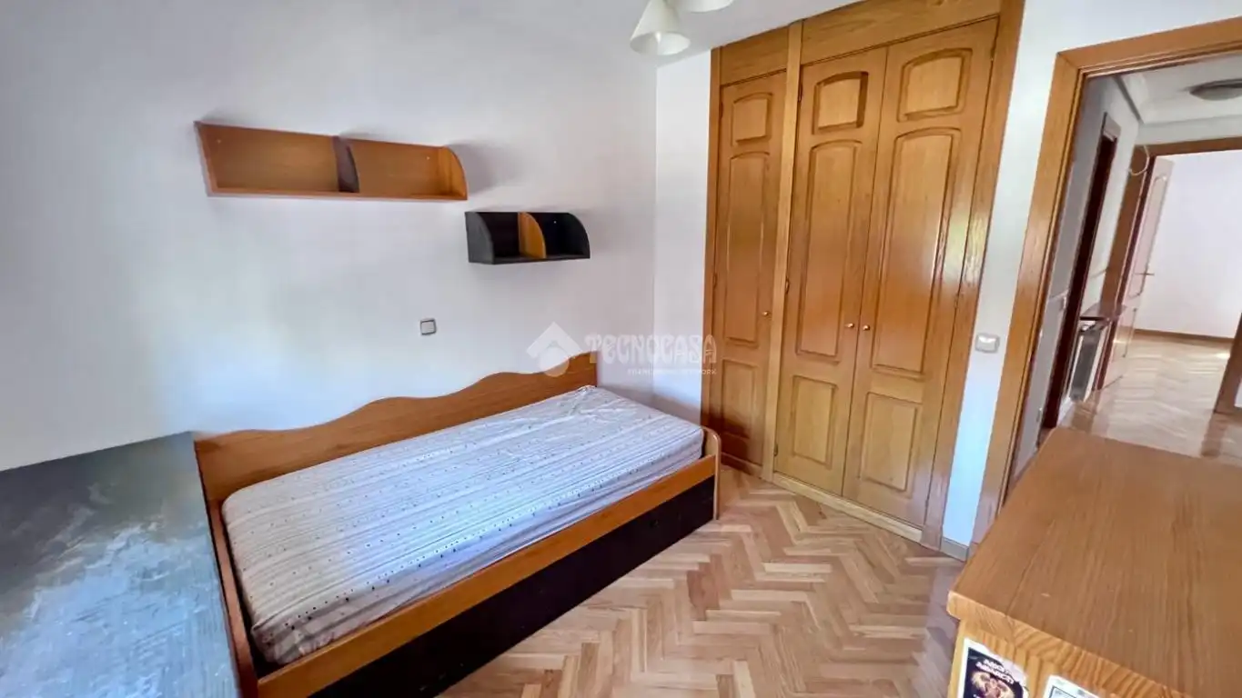 Dormitori de Casa adosada en venda en Alcalá de Henares