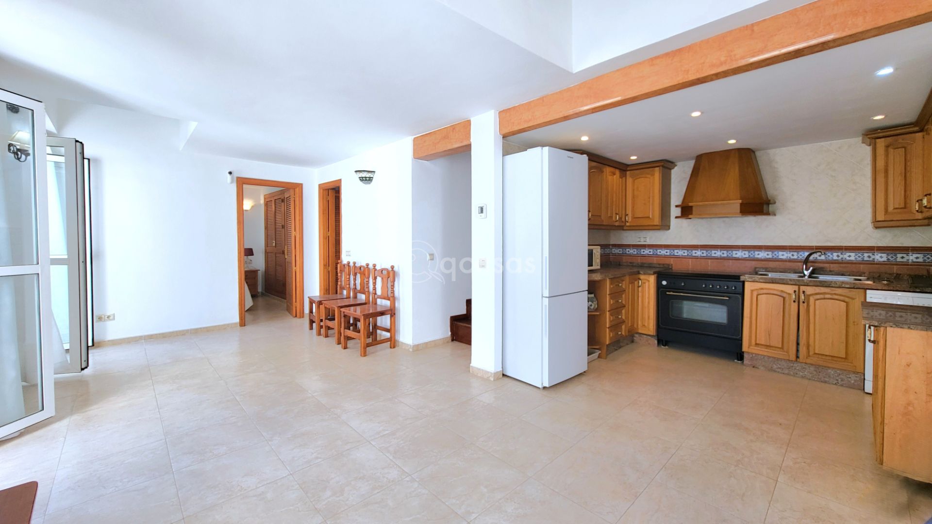 Kitchen of Duplex for sale in Benalmádena  with Oven, Washing machine and Microwave