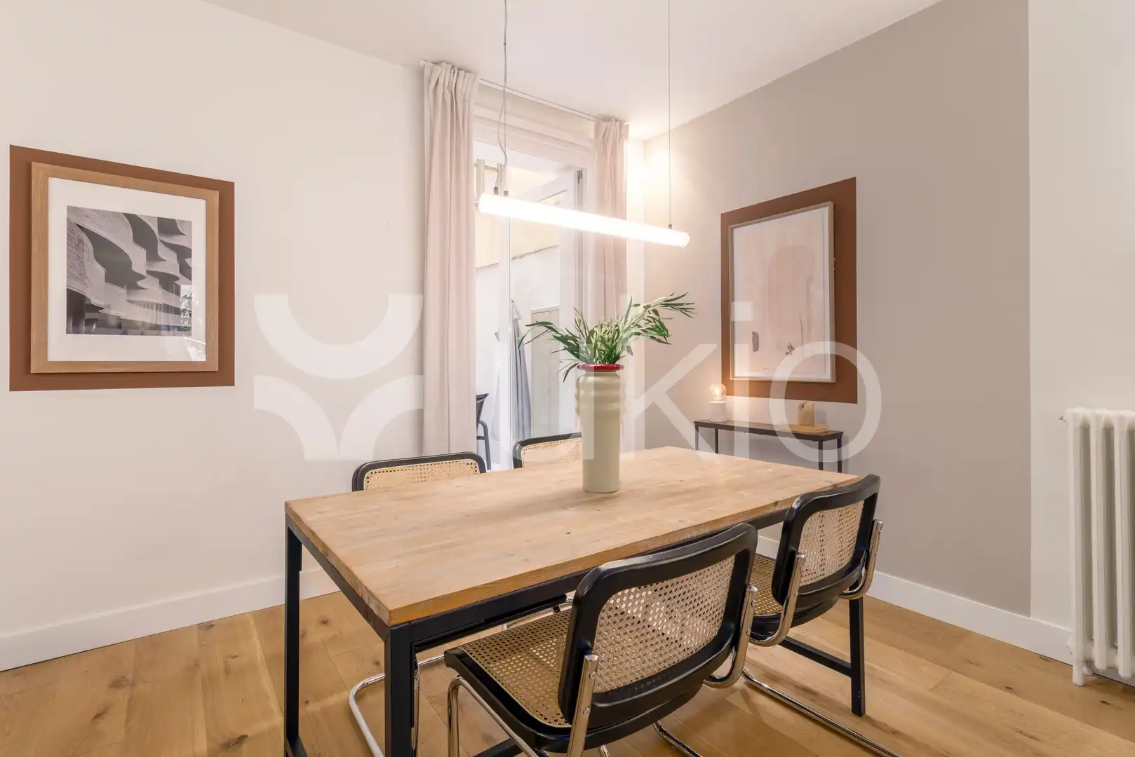 Menjador de Apartament de lloguer en Madrid amb Aire condicionat, Calefacció i Moblat
