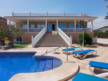 Villa con piscina in vendita a Pueblo - Urbanizaciones
