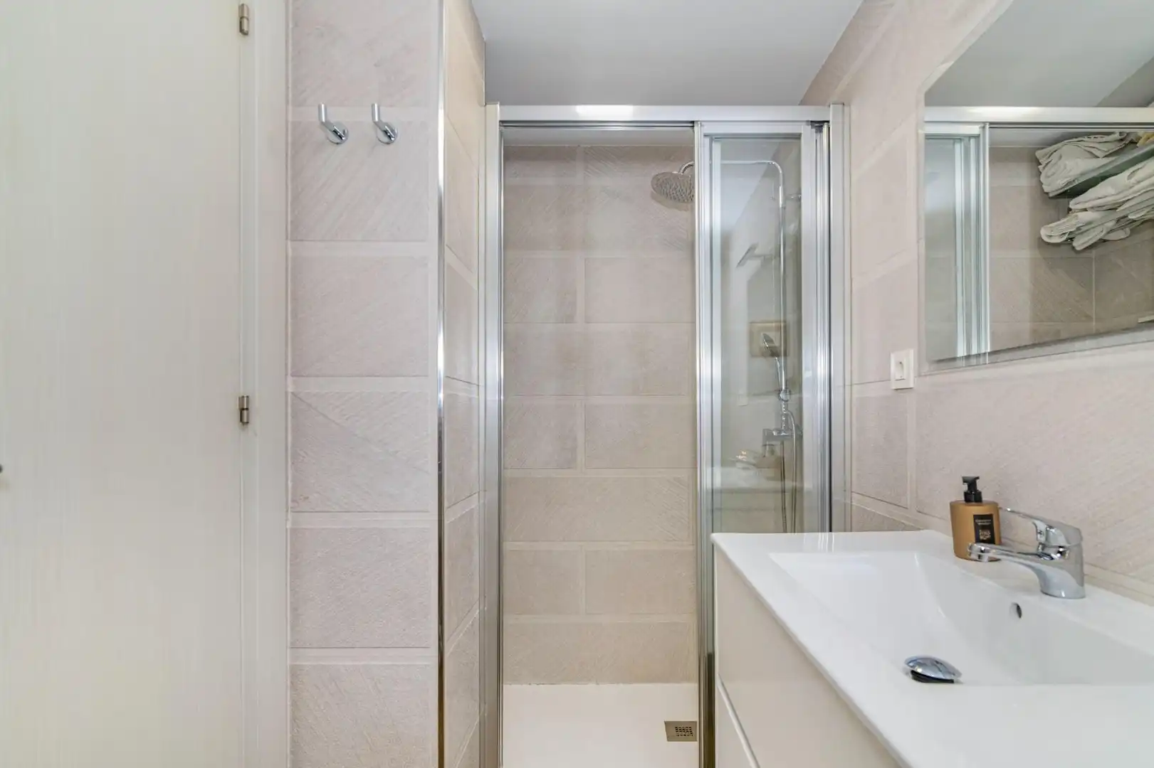 Baño de Piso en venta en Granada con Aire acondicionado, Terraza y Amueblado