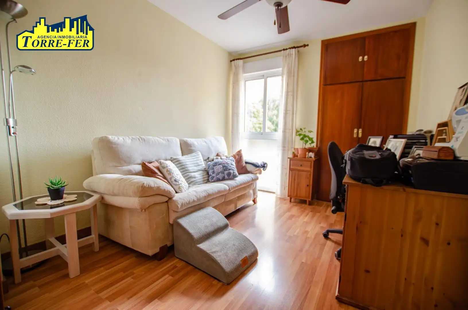Wohnzimmer von Wohnung zum Verkauf in Almería mit Klimaanlage und Heizung