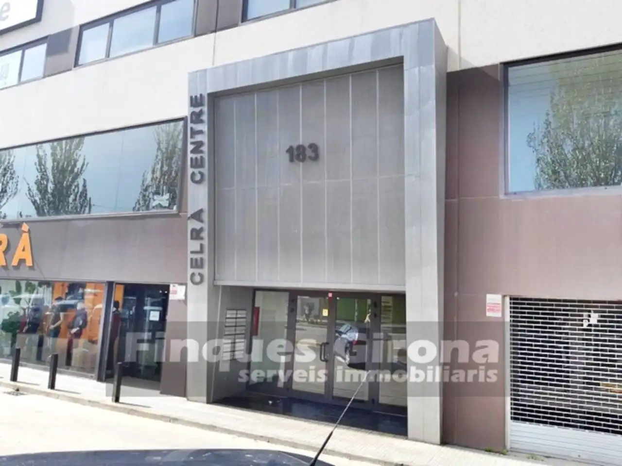 Vista exterior de Oficina en venda en Celrà amb Aire condicionat