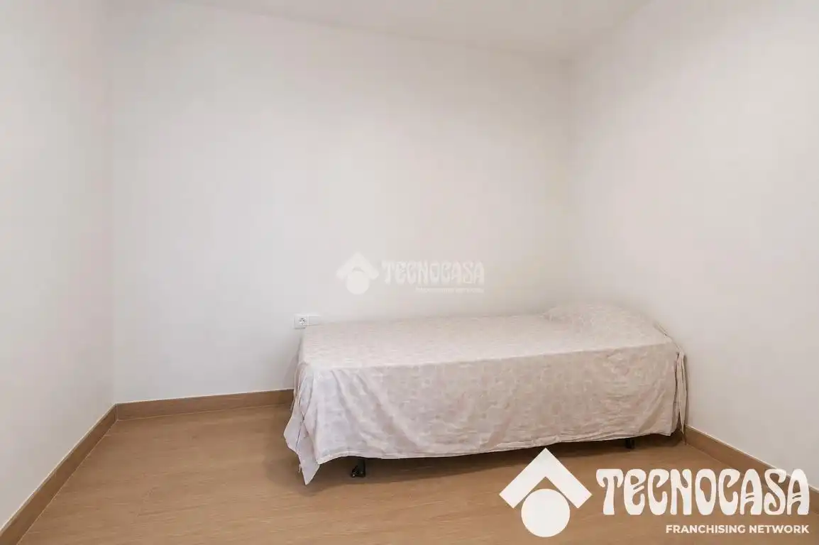 Bedroom of Flat for sale in Barcelona  with Parquet flooring and Alarm