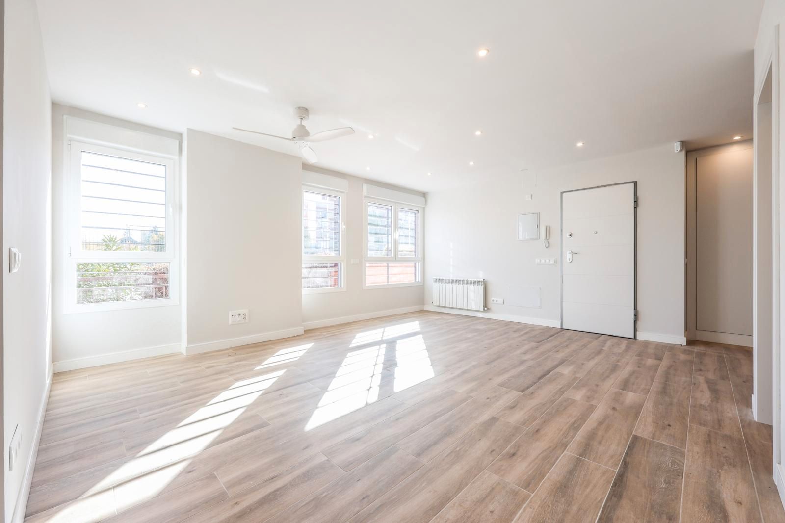 Bedroom of Flat to rent in  Madrid Capital  with Heating, Private garden and Furnished