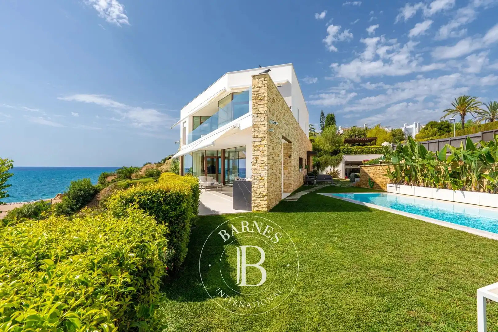 Casa con piscina in vendita a Urbanitzacions