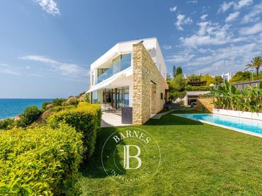 Casa amb piscina en venda a Urbanitzacions