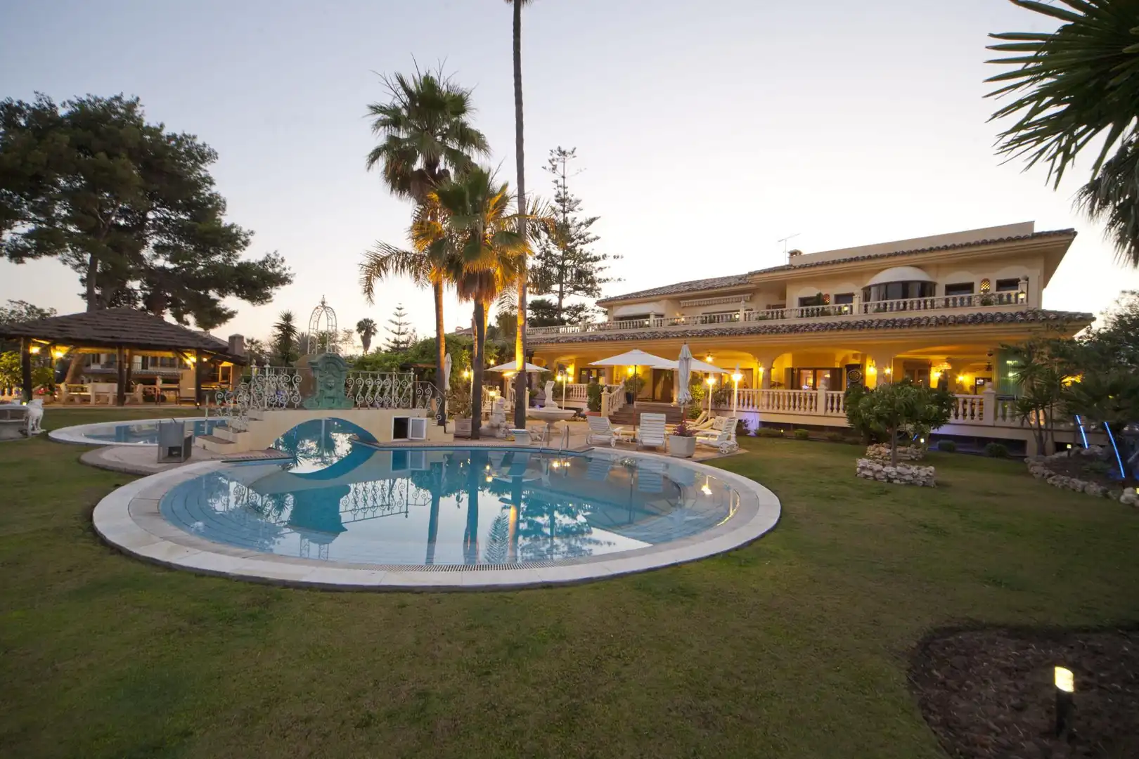 Villa con piscina in vendita a Nueva Andalucía