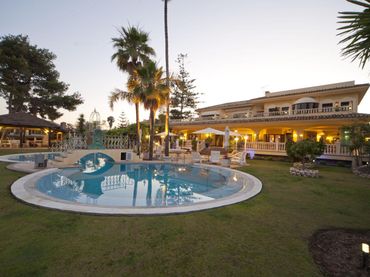 Xalet amb piscina en venda a Nueva Andalucía