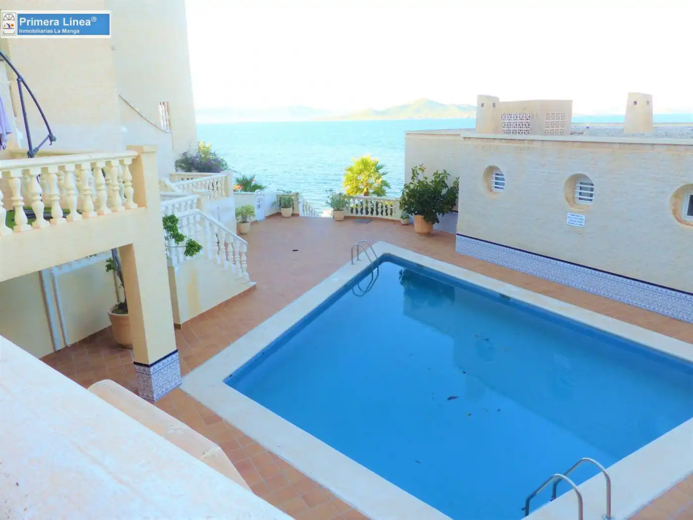 Piscina de Casa adosada en venta en La Manga del Mar Menor con Aire acondicionado, Terraza y Amueblado