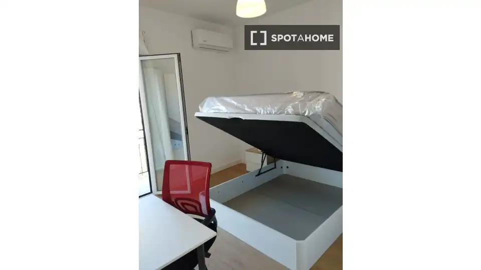 Room in Zaragoza, Zaragoza
