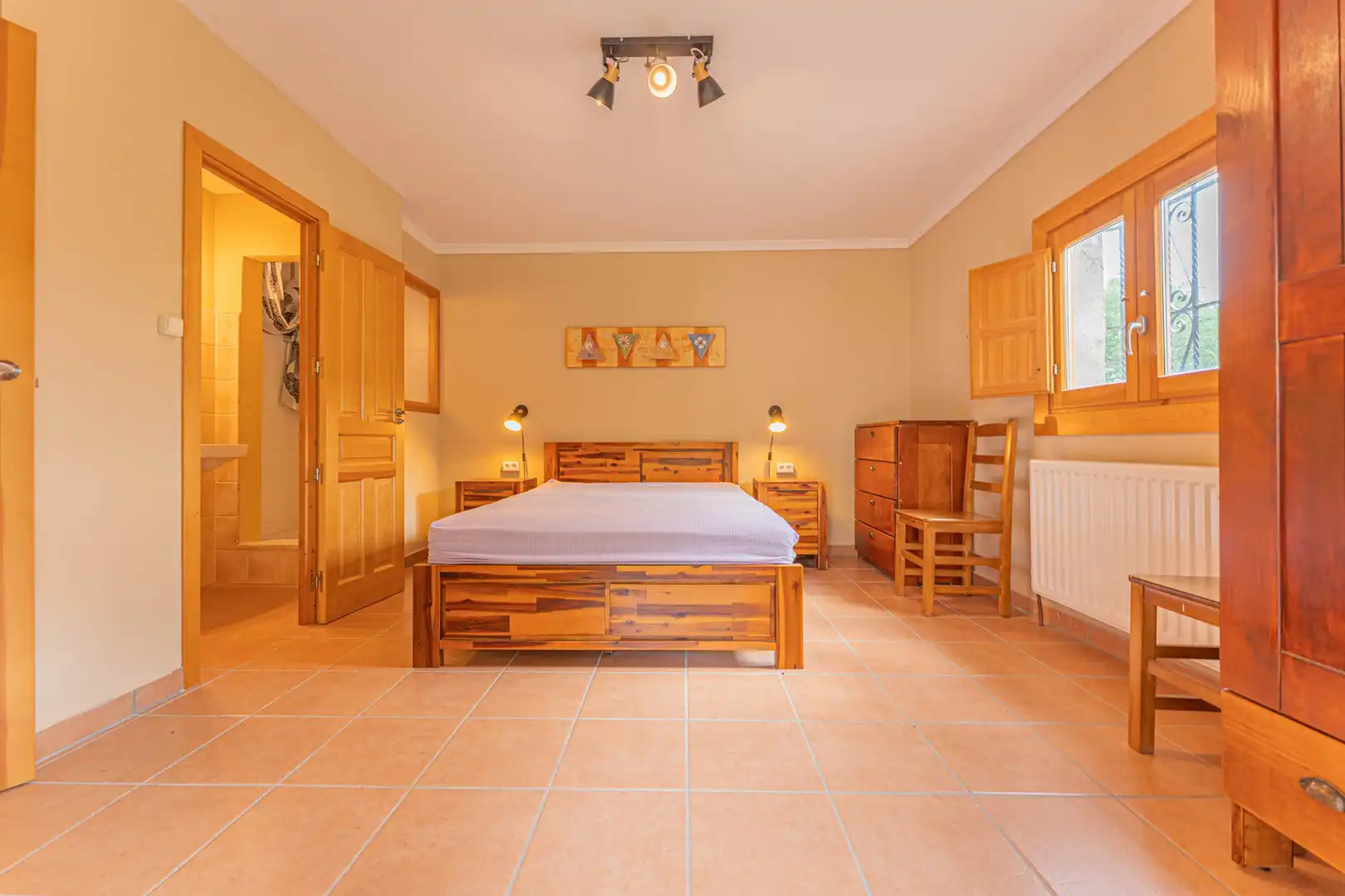 Habitación de Finca rústica en venta en Cabanelles con Terraza, Piscina y Balcón