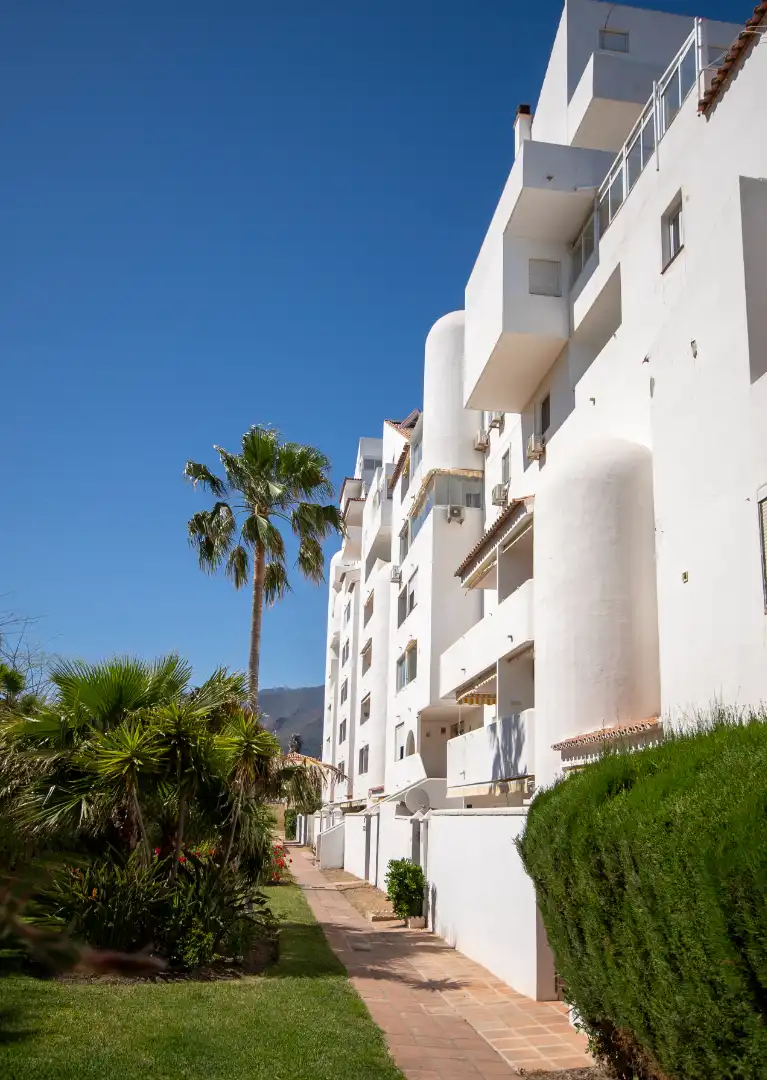 Vista exterior de Pis en venda en Estepona amb Aire condicionat, Calefacció i Terrassa